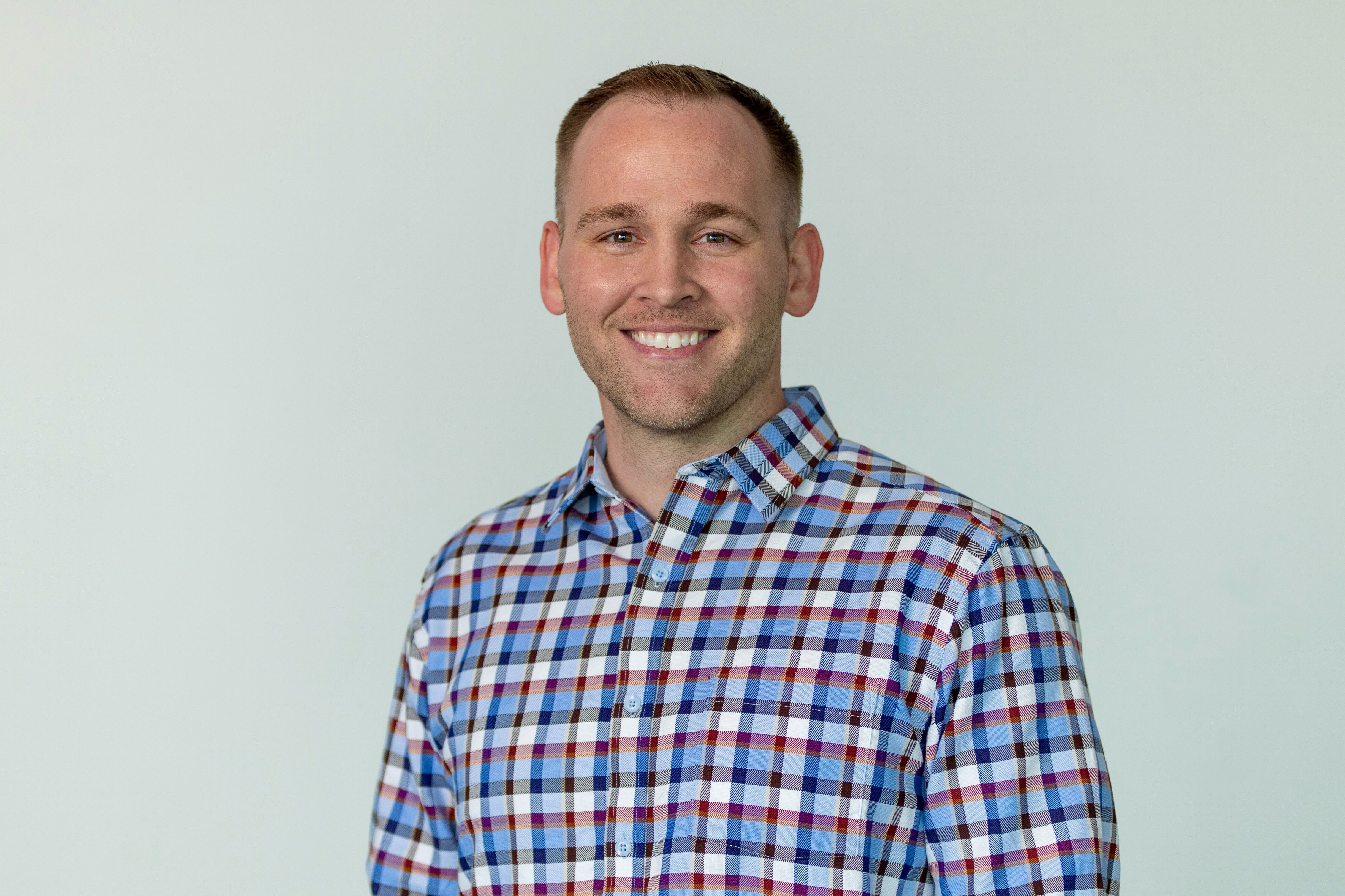 Portrait headshot of Steve Kelley.