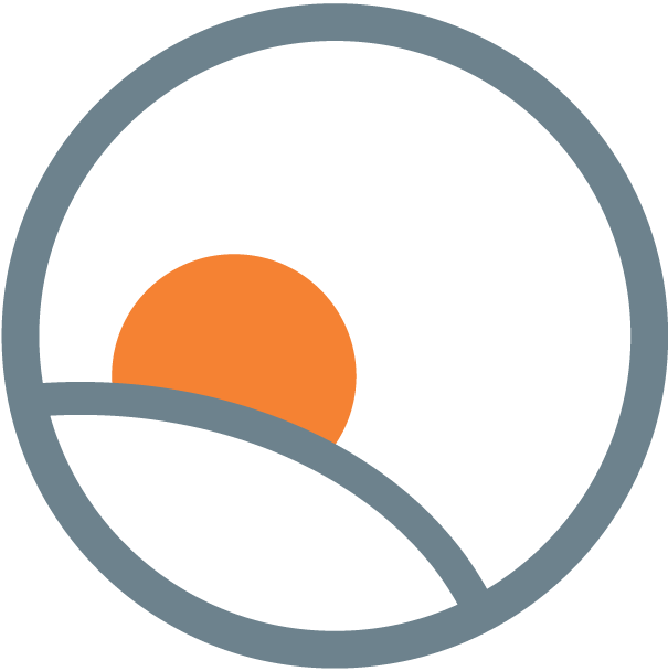 Ympyrän sisällä oranssi pallo, joka on osittain harmaan kaaren peitossa, mustalla taustalla.