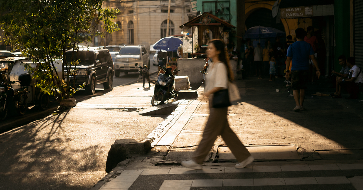 Busy street scene in Manila representing local access and travel considerations for IVF treatment