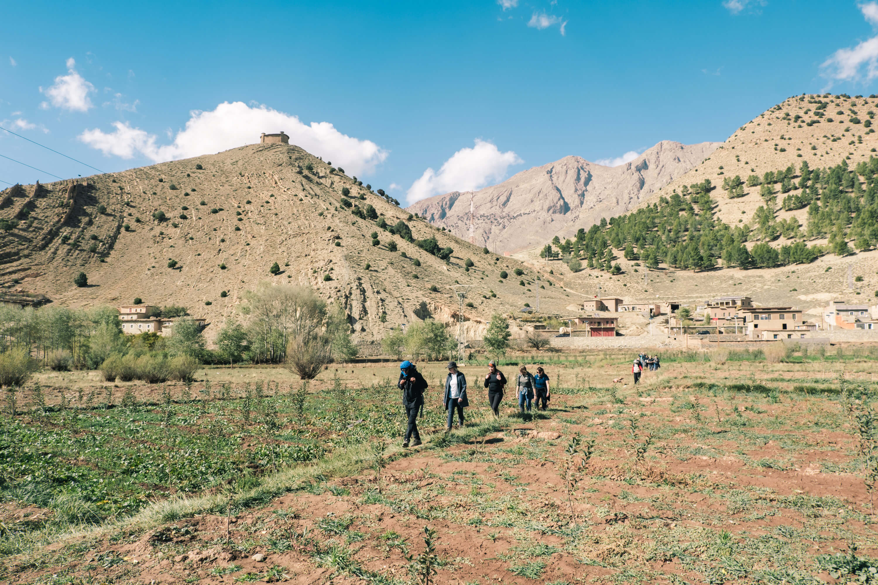 Randonneurs qui voyage en famille à Sidi Moussa à Tabant dans la vallée des Aït Bougmez, Haut Atlas marocain.