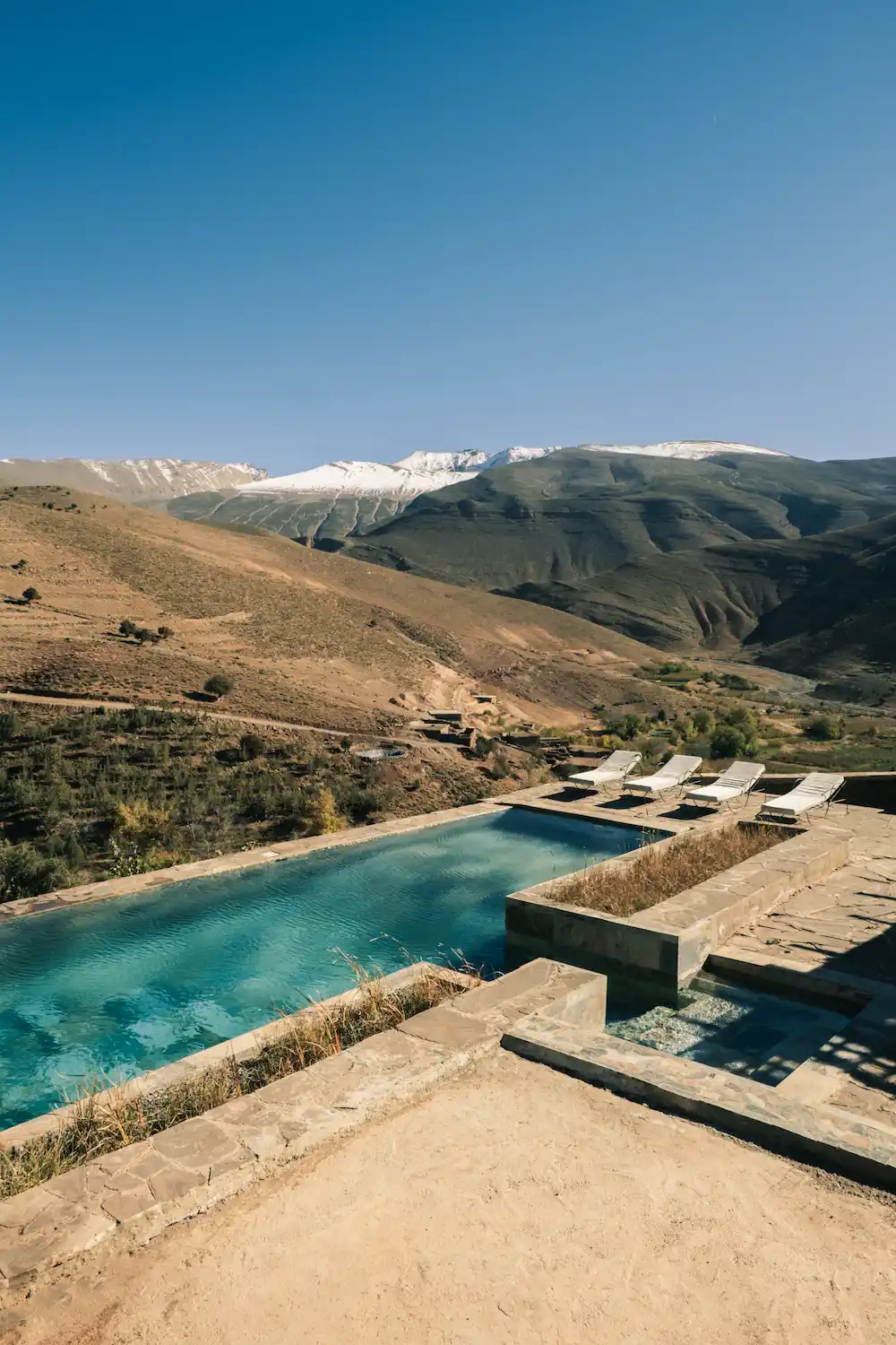 Piscine d'écolodge dans la vallée des Ait Bougmez, Haut Atlas marocain