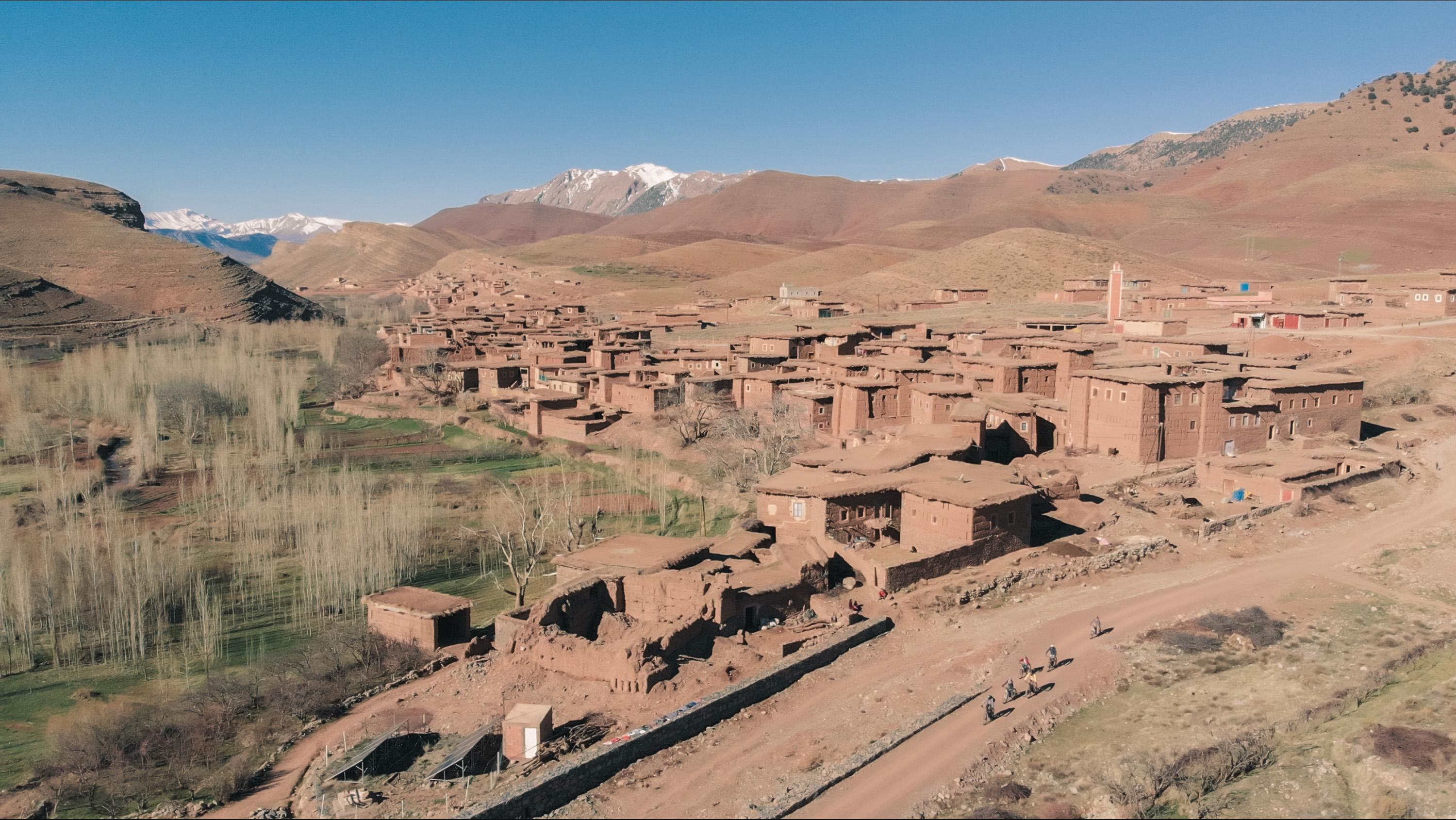 Village berbère dans la vallée des Ait Bougmez, Haut Atlas marocain
