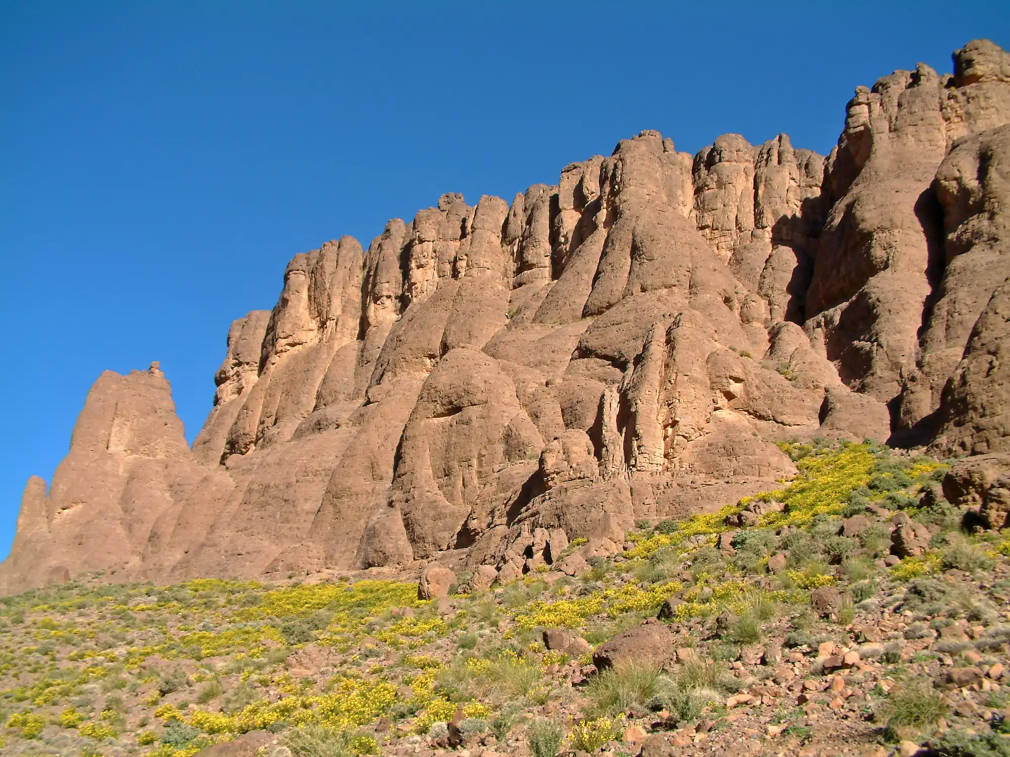 Paysage désertique et formations rocheuses du massif du Saghro, sud du Maroc