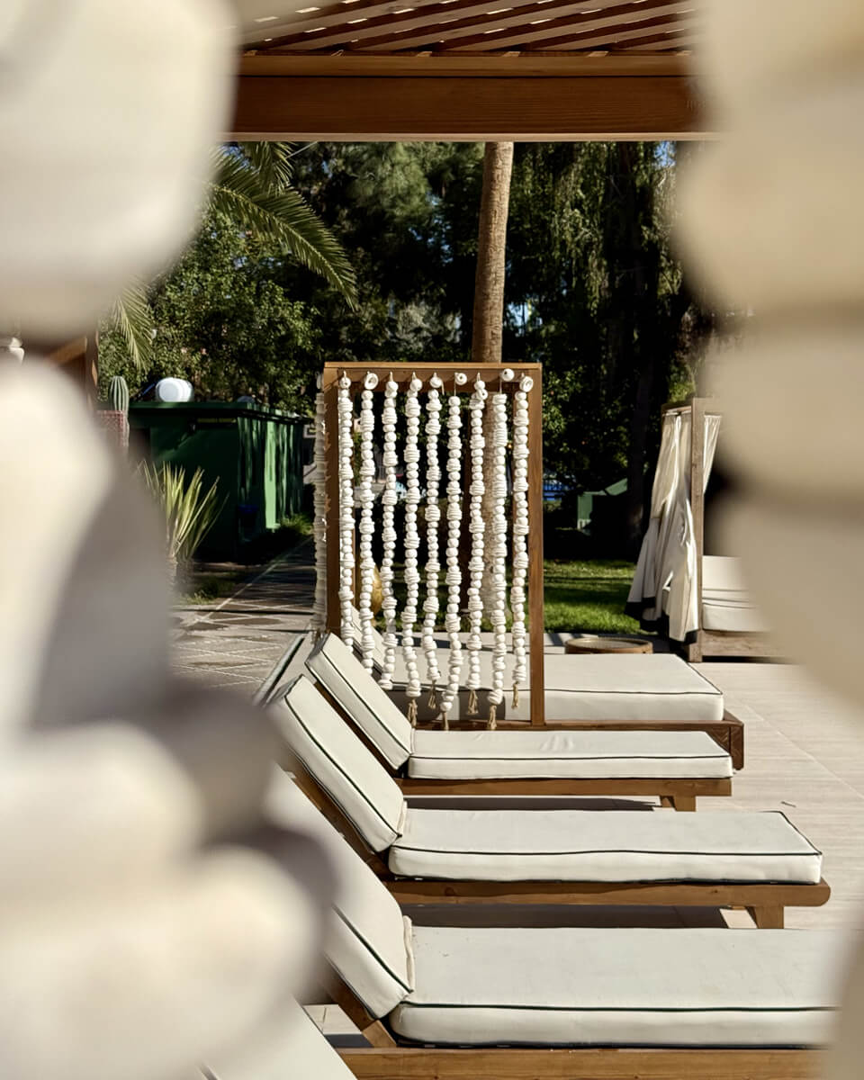 Les transats et les beds du Jardin de l'Hivernage à Marrakech