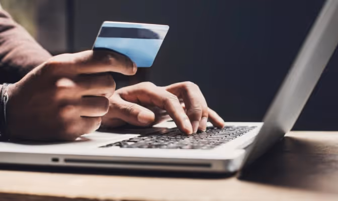 Pagamentos digitais em alta: cartões de crédito seguem fortes no e-commerce