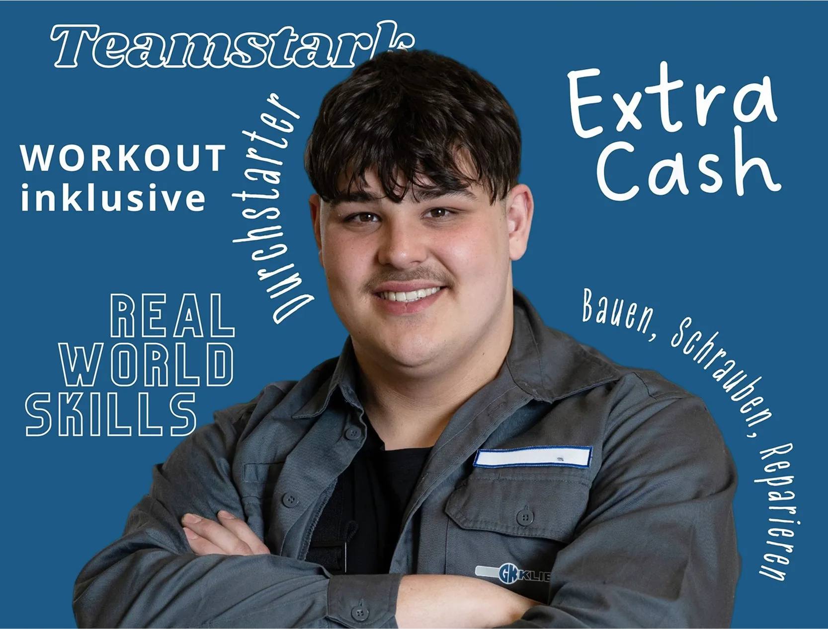 Junger Mann in Arbeitskleidung vor blauem Hintergrund mit Texten zu Teamstart, Workout inklusive, Durchstarter, Extra Cash, Real World Skills und Bauen, Schrauben, Reparieren.