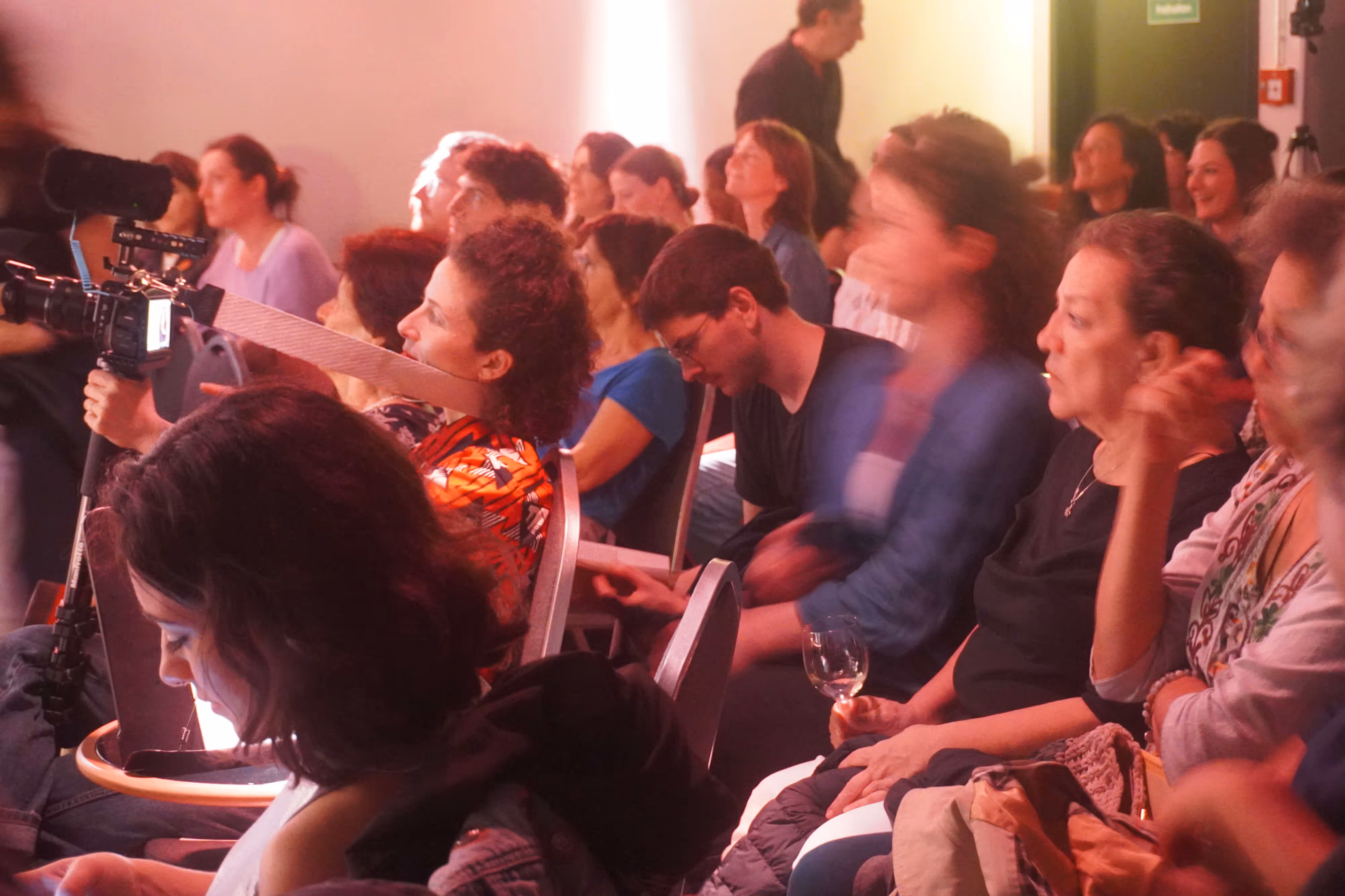 Publikum bei einer Lettrétage-Veranstaltung