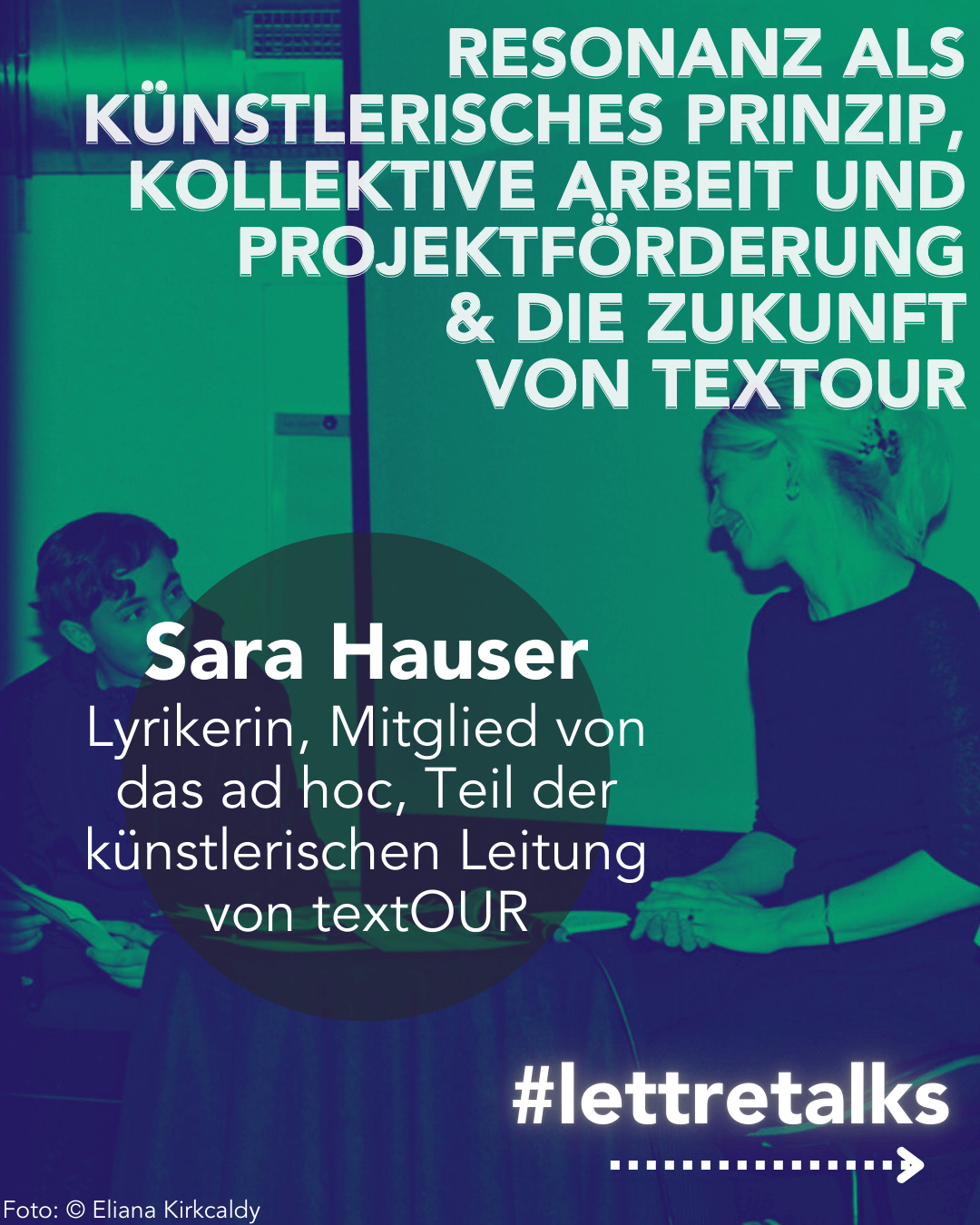 Sara Hauser und ein Schüler zusammen auf der Bühne