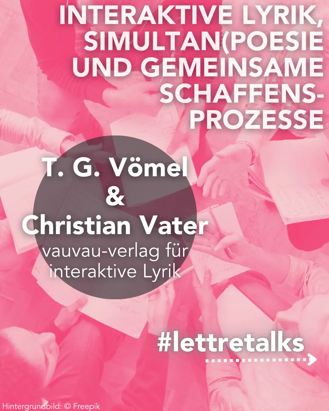 Eine Gruppe steht im rosa eingefärbten Hintergrund im Kreis, hält Geschriebenes in der Hand und steht im Austausch. In weißer Schrift steht "Interaktive Lyrik, simultan(poesie und gemeinsame Schaffensprozesse".