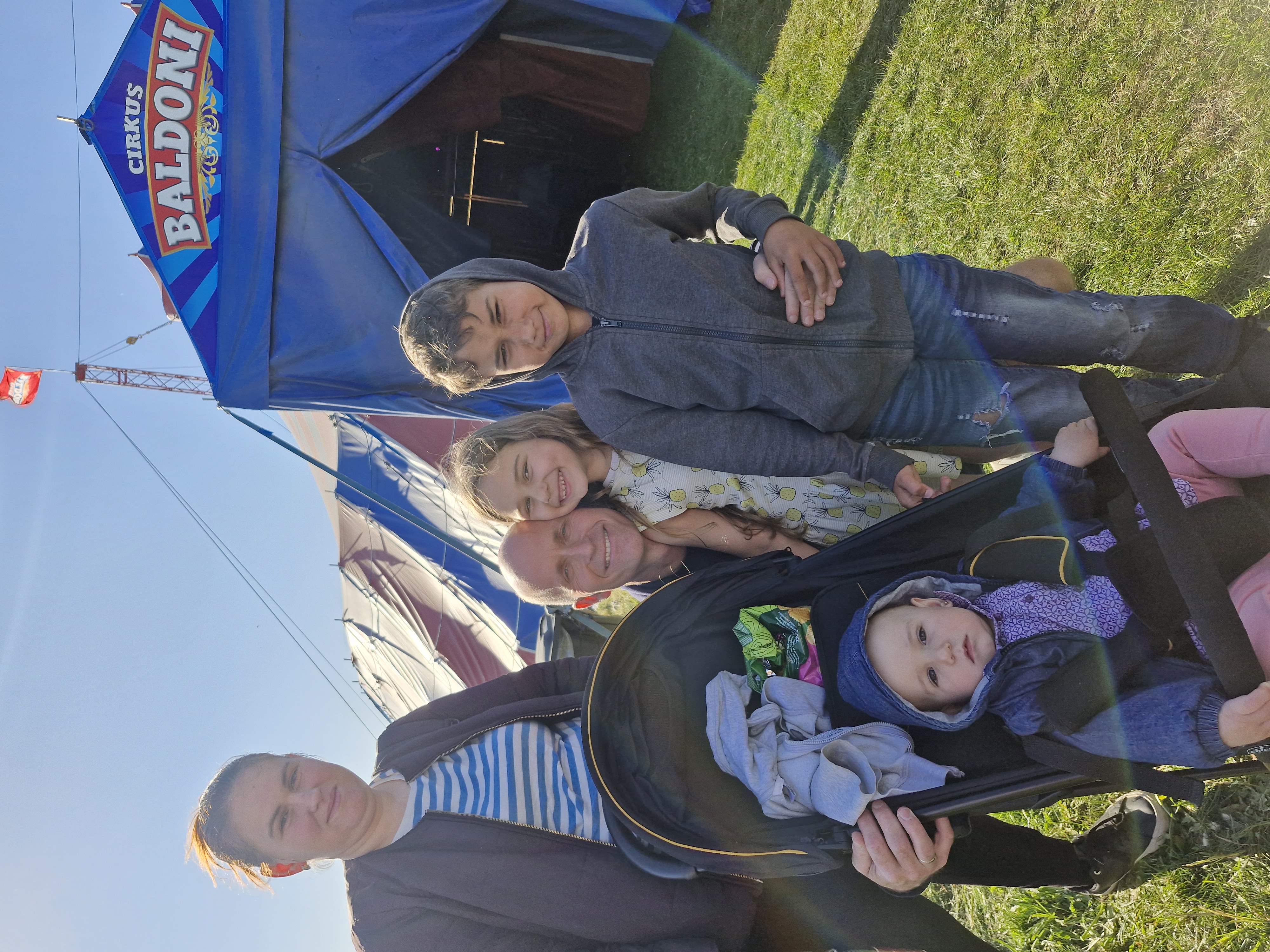 Ukrainske børn og familier inviteret i Cirkus Baldoni