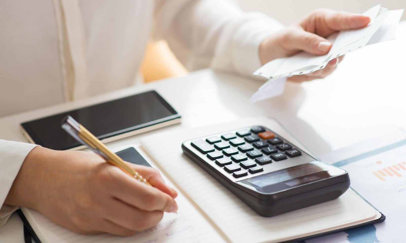 São inúmeros os meios de pagamento disponíveis hoje em dia, mas para muitas pessoas os boletos online bancário é a opção mais confortável ou viável, caso não goste de usar meios digitais ou não tenha cartão.