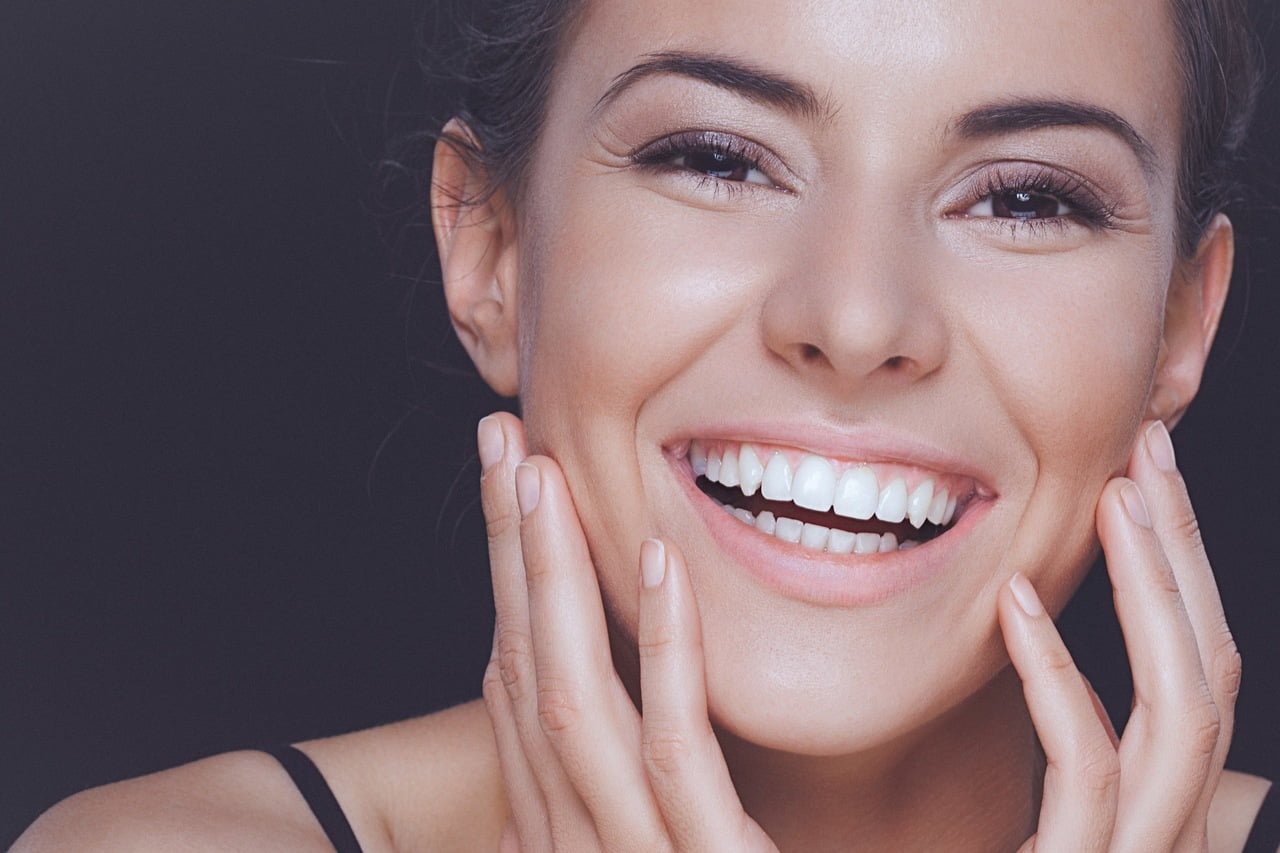 Em meio a tantas novas técnicas, conheça o anti-aging dental, que reúne facetas para trazer jovialidade aos dentes.