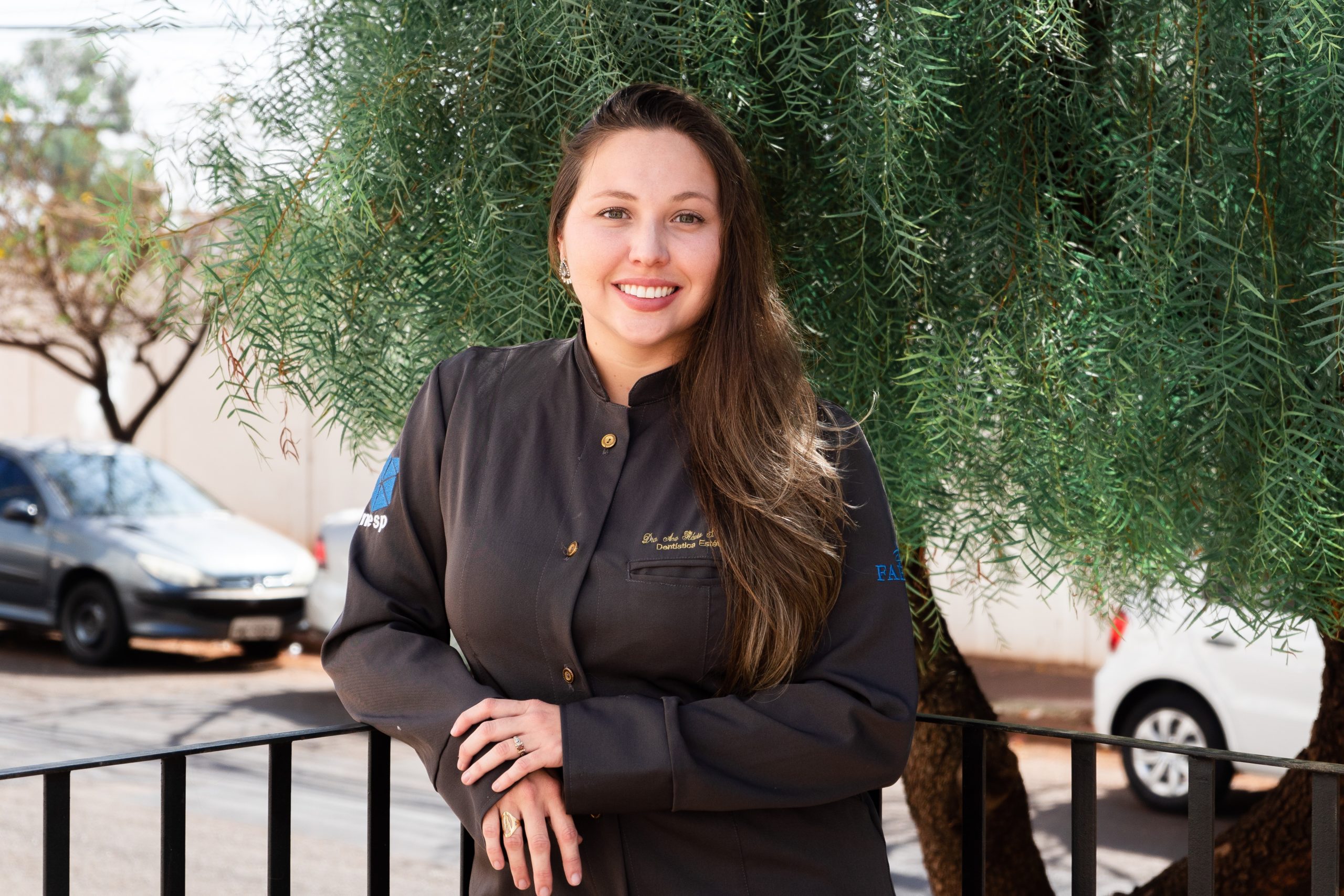 Ana Flávia Simões Barbosa é dentista esteta formada em Odontologia há 7 anos, mas nunca parou de estudar.