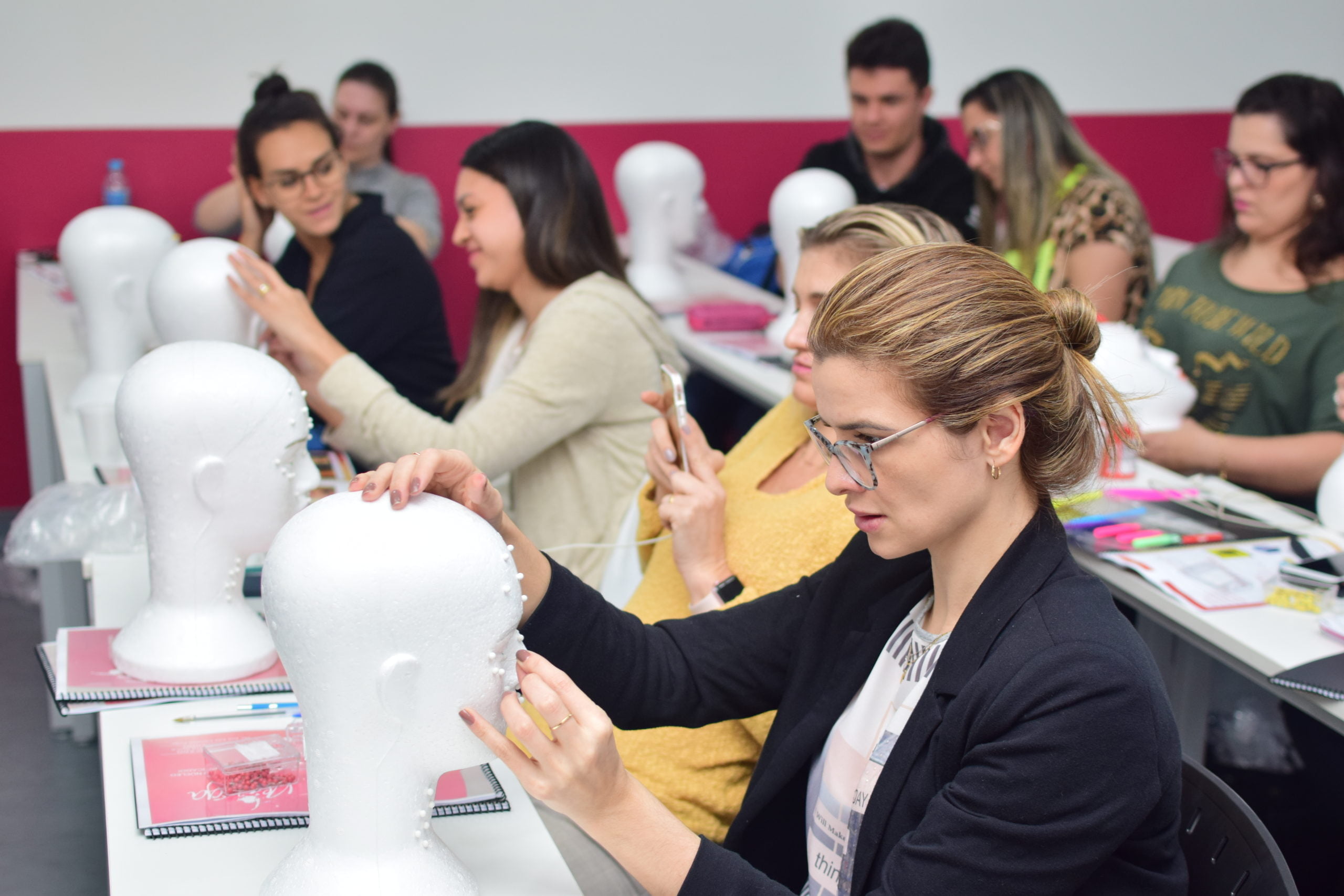 Se você é um dentista que se prese, com certeza já deve ter feito ou pesquisado por cursos de aplicação de toxina botulínica e talvez está pergunta continua na sua cabeça.