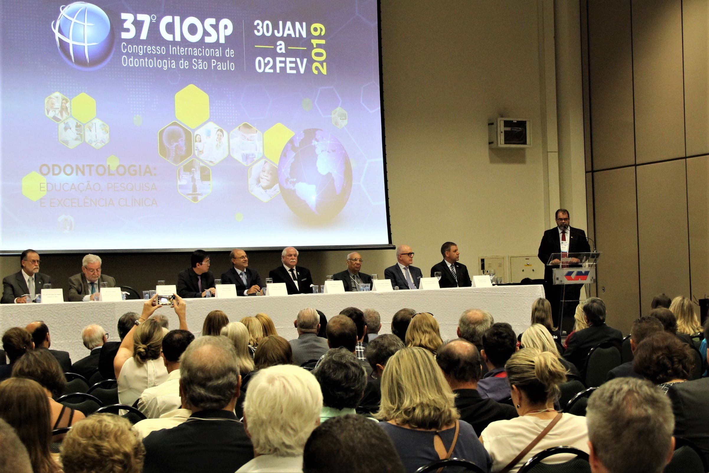 O anúncio sobre harmonização orofacial como especialidade odontológica foi feito pelo presidente da Autarquia, Juliano do Vale, na solenidade de abertura do 37º Congresso Internacional de Odontologia de São Paulo (CIOSP).