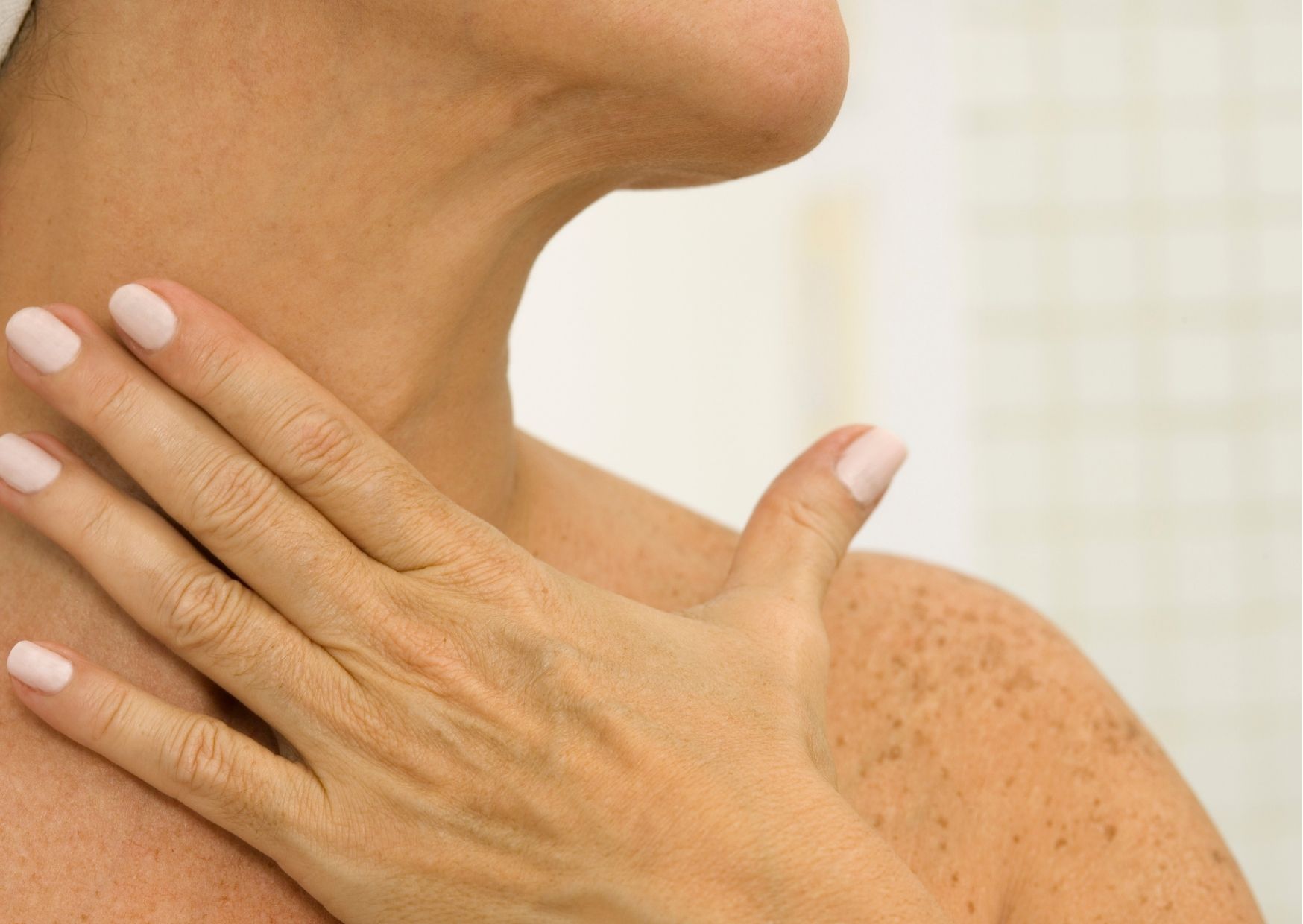Devido a fatores como idade, peso e genética, o pescoço pode se tornar volumoso e começar a acumular gordura.