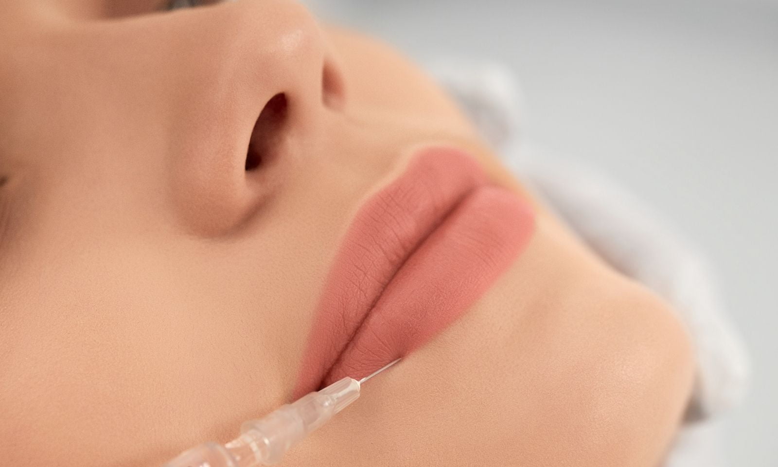 Especialidade que junta beleza e saúde para cuidar do sorriso, a odontologia estética (também conhecida como dentística) atua na cosmética e na restauração dental, tendo como preocupação devolver e preservar a integridade estrutural e funcional dos...