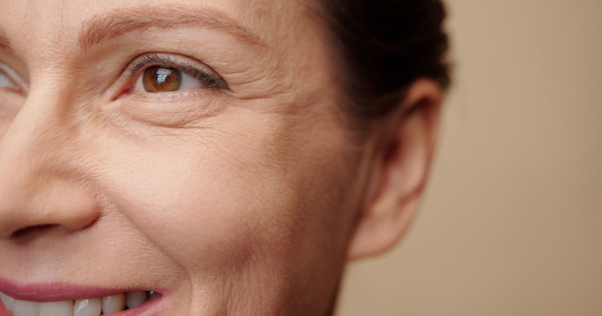 A busca incessante por alternativas eficazes e seguras à toxina botulínica para o tratamento de rugas dinâmicas tem impulsionado o desenvolvimento de uma ampla gama de produtos tópicos.