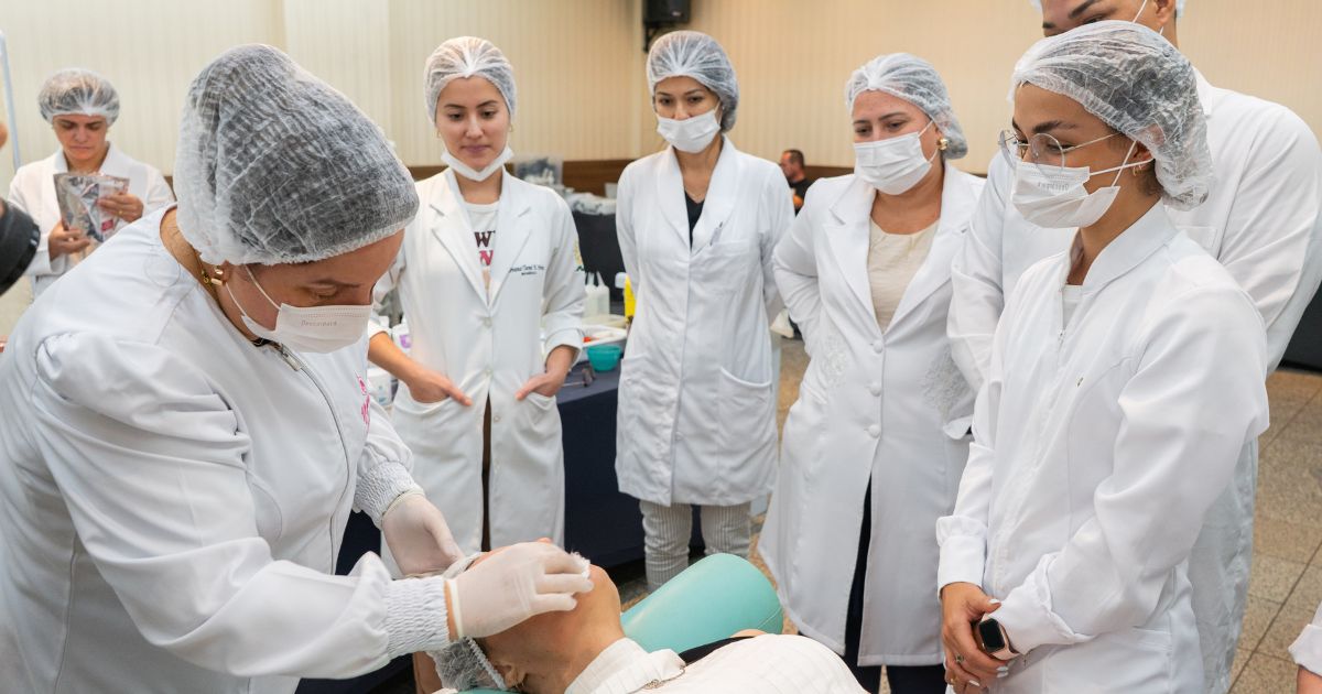 A suspensão temporária da Resolução CFBio 582/2020, que regulamenta a Biologia Estética, mais uma vez coloca em evidência a importância da união entre os profissionais da saúde e a necessidade de valorização das diferentes competências.