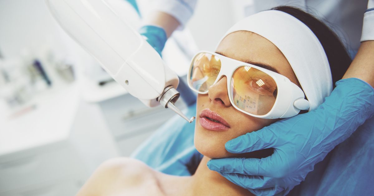 O avanço das cirurgias estéticas realizadas por cirurgiões-dentistas vêm acompanhando uma tendência de personalização e sofisticação no atendimento.