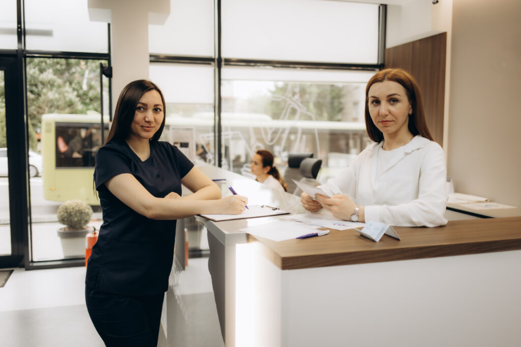 Os detalhes do contrato de prestação de serviços estéticos importam, e muito, para se resguardar e deixar o mais claras possíveis as implicações, obrigações e direitos envolvendo tratamentos estéticas.