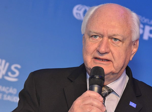 Atual presidente da Federação dos Hospitais e Estabelecimentos de Serviços de Saúde do Estado de Santa Catarina, o farmacêutico Tércio Egon Paulo Kasten, foi eleito o novo presidente da Confederação Nacional de Saúde.