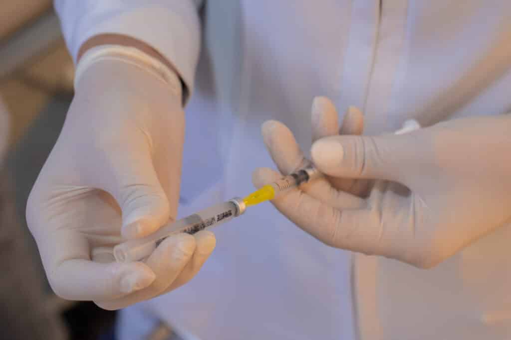 Entenda a medida que proíbe a comercialização de preenchedores dérmicos em farmácias de manipulação e o que motivou a medida.