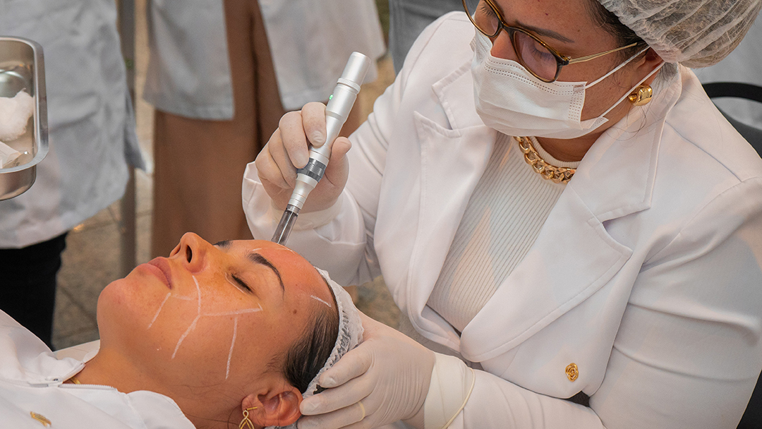 Nem toda insatisfação é um erro técnico. Descubra como uma abordagem empática e transparente pode transformar um paciente insatisfeito em um cliente fiel, fortalecendo sua imagem como Biólogo esteta.