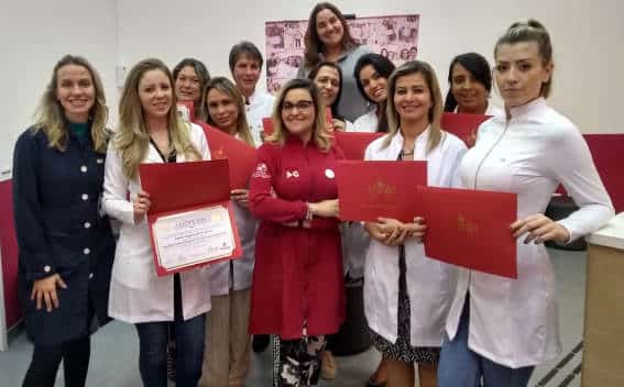 Durabilidade dos procedimentos estéticos: veja o tempo médio de efeito da toxina botulínica (3-6 meses), preenchimento (6-18 meses), bioestimuladores (até 2 anos) e outros tratamentos. Informação essencial para pacientes e profissionais.