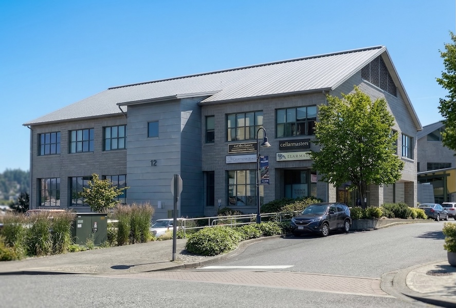 image of job applicants in a discussion at a medical clinic