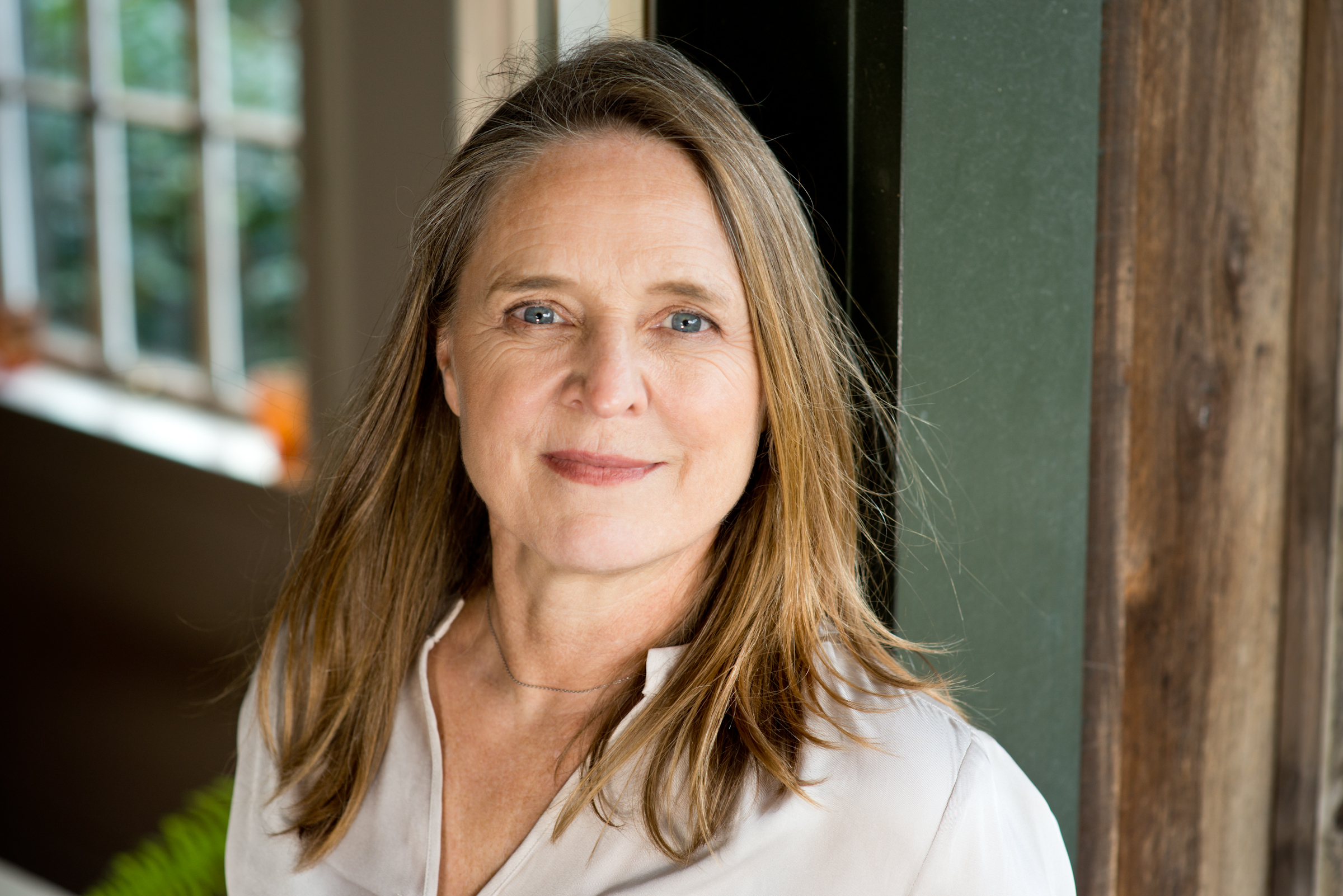 Anke Richter, New Zealand-based journalist and cult researcher, smiling in a portrait photo