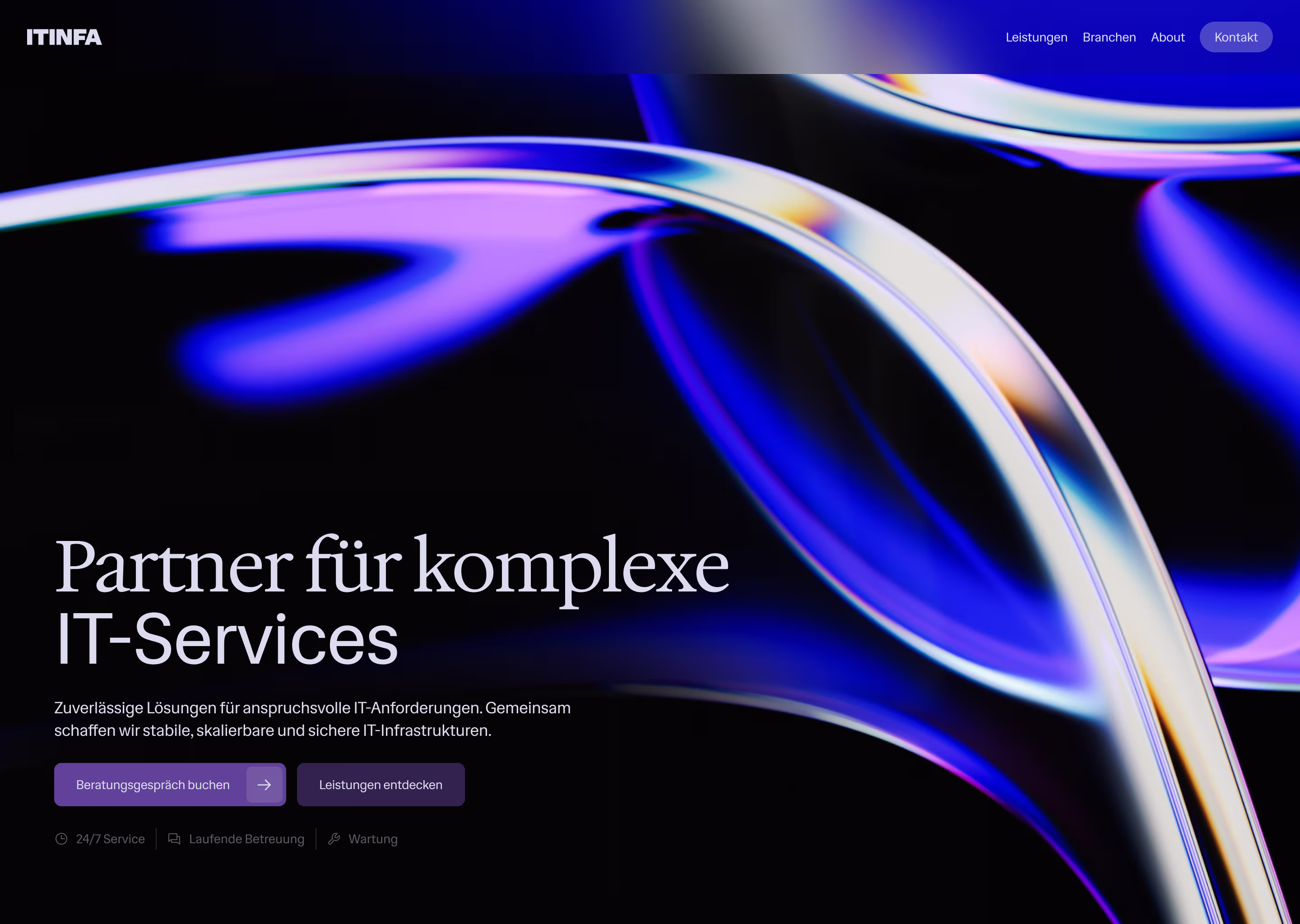 Webseite mit abstraktem blau-lila Lichtdesign und Text über komplexe IT-Services sowie Buttons für Beratung und Leistungen.