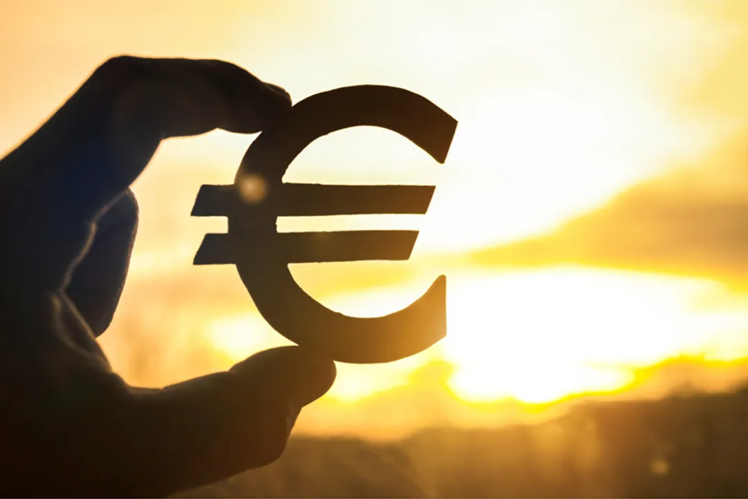 Euro Symbol in der Hand