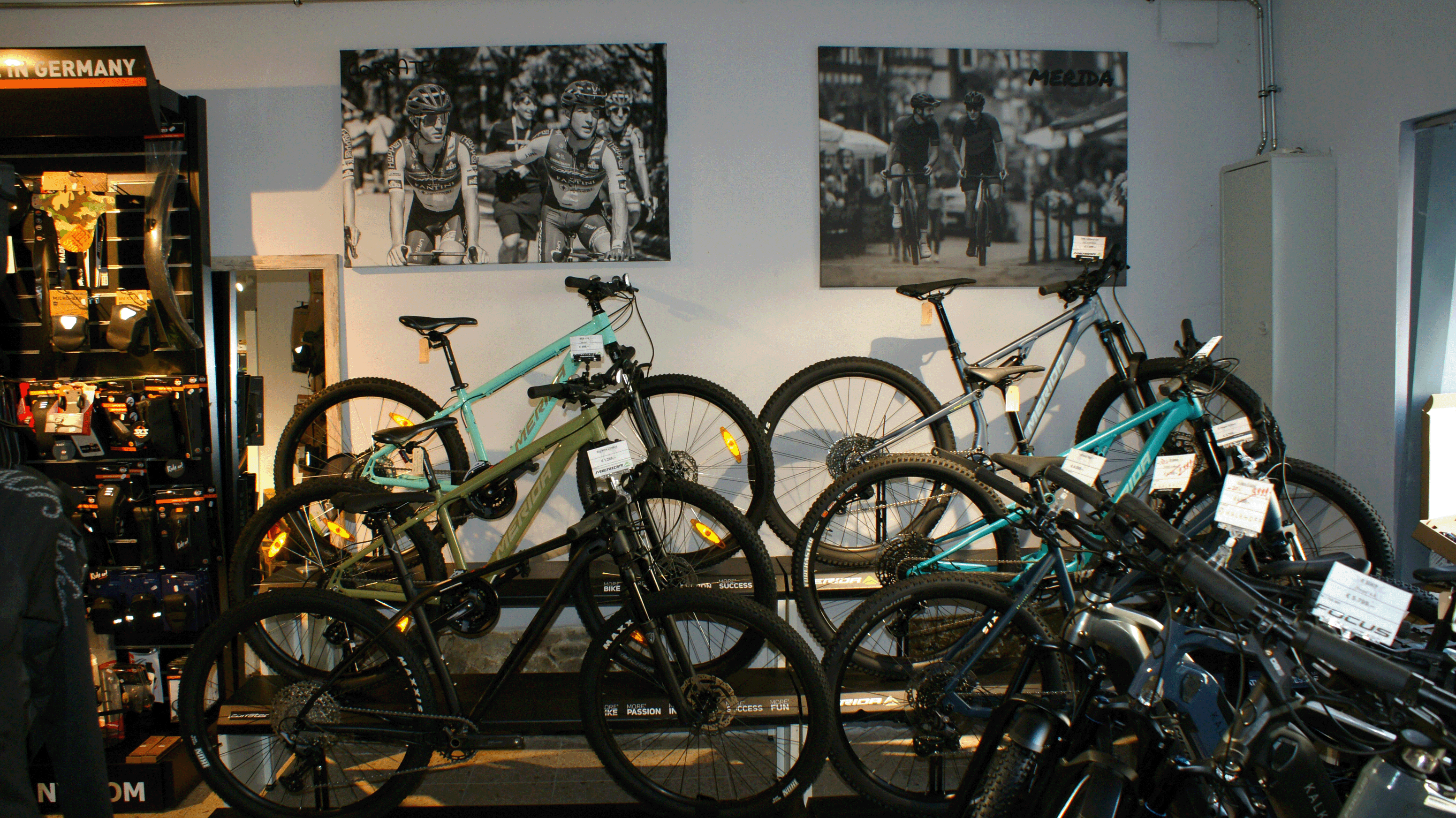 image of cycling community event (for a bicycle shop)