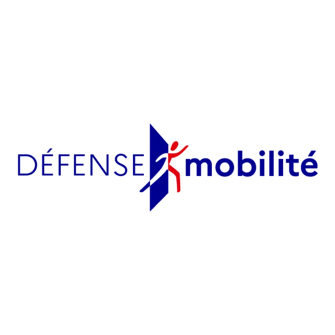 Logo of Défense Mobilité with stylized figure in red and white stepping through a blue doorway.