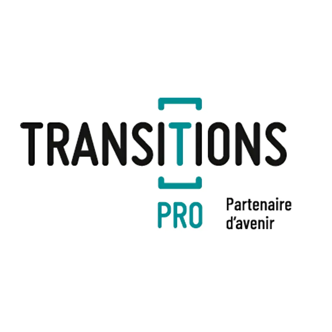 Logo with the word TRANSITIONS in black, the letter T in blue framed by brackets, with PRO below in blue and the phrase Partenaire d'avenir to the right.