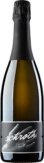 Eine Flasche Sekt des Weinguts Schroth in Asselheim