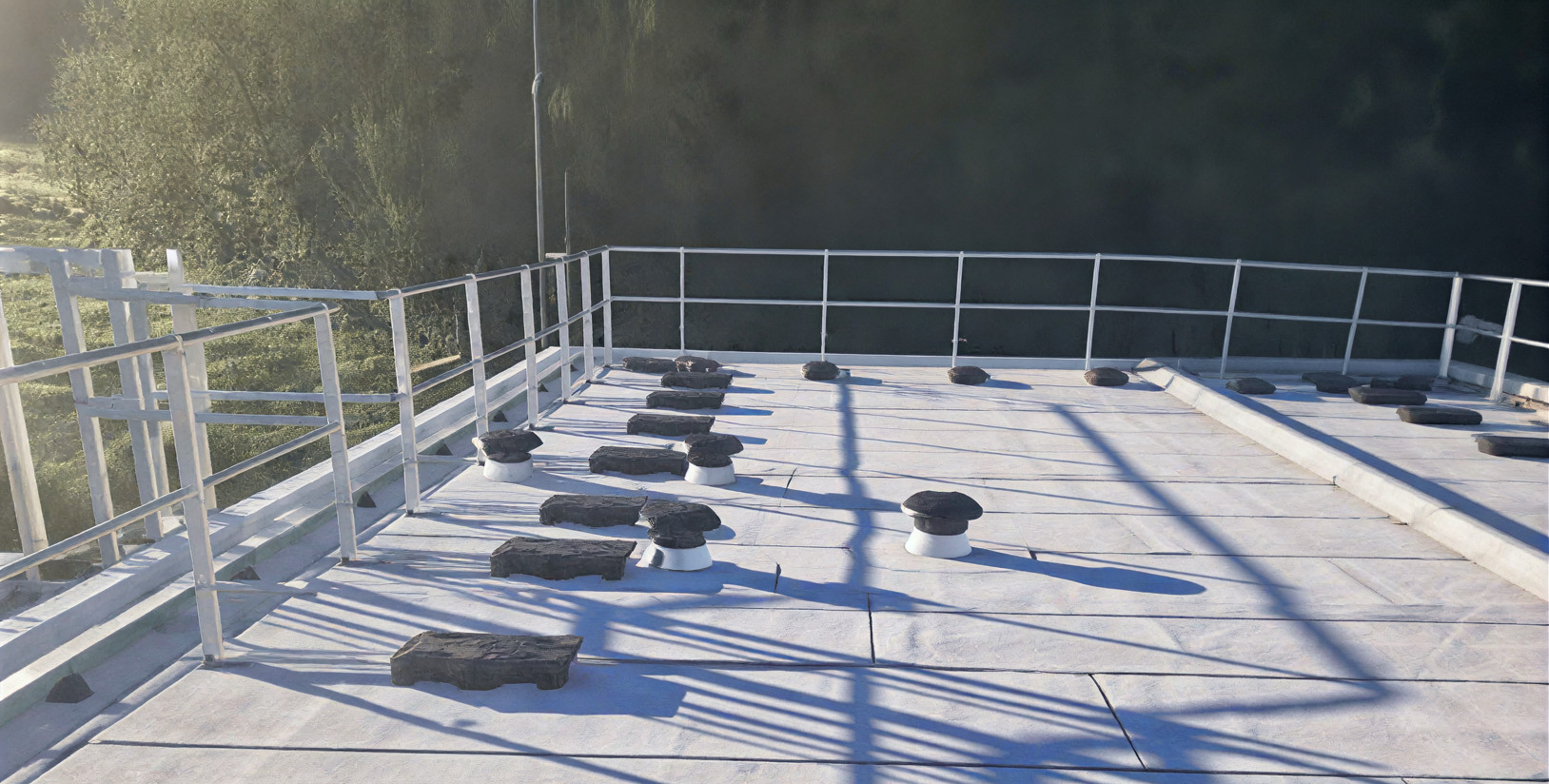 Witte roofing voor bedrijfsgebouwen