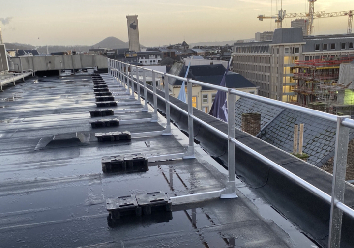 Terrasses de toit, balustrades et finition