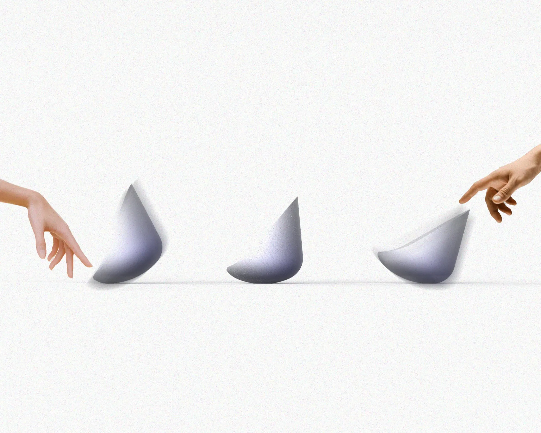 Mirari : trois objets aux formes courbes, présentés en différentes positions de bascule sur un fond clair.