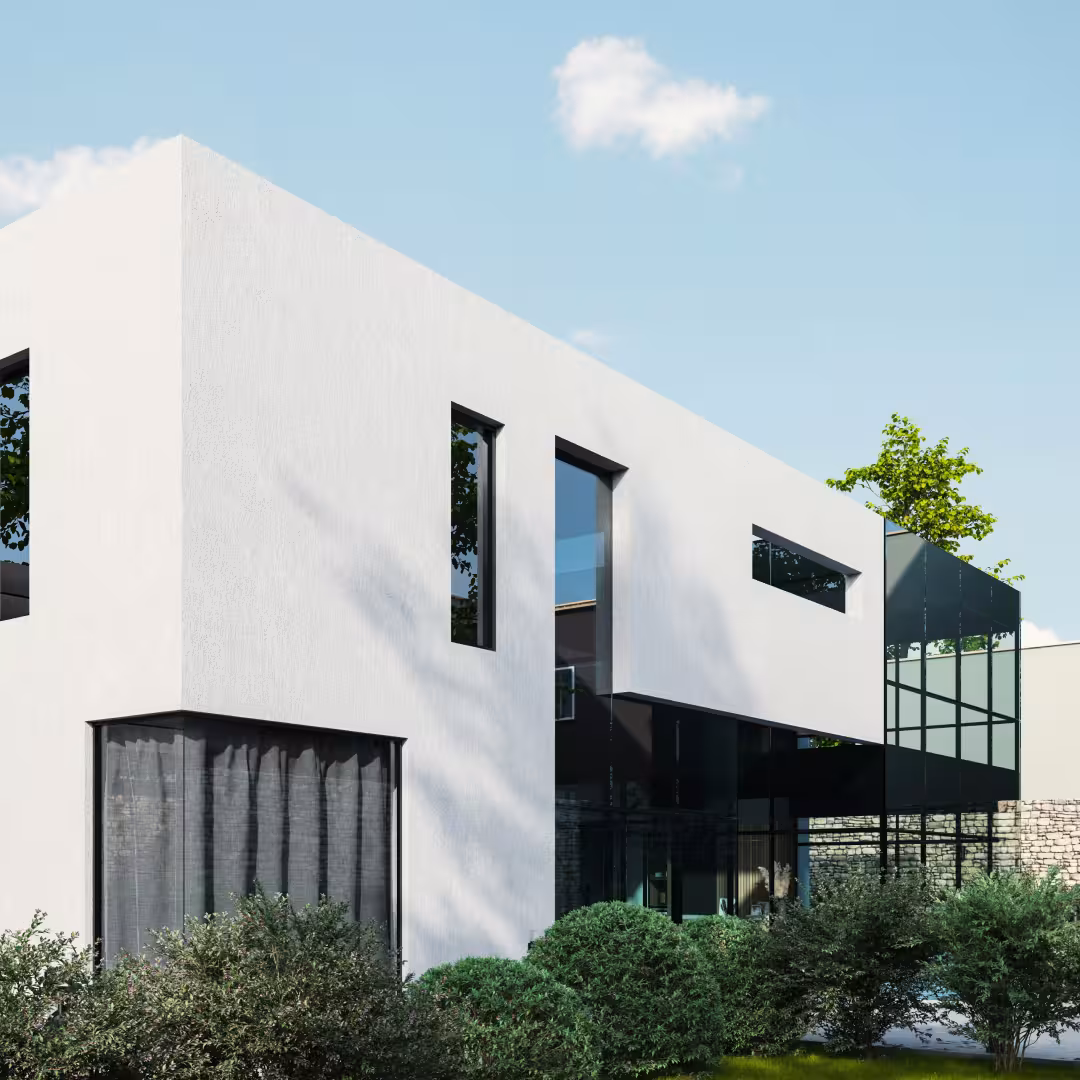 Casa moderna blanca de dos pisos con grandes ventanas negras y arbustos verdes en primer plano.