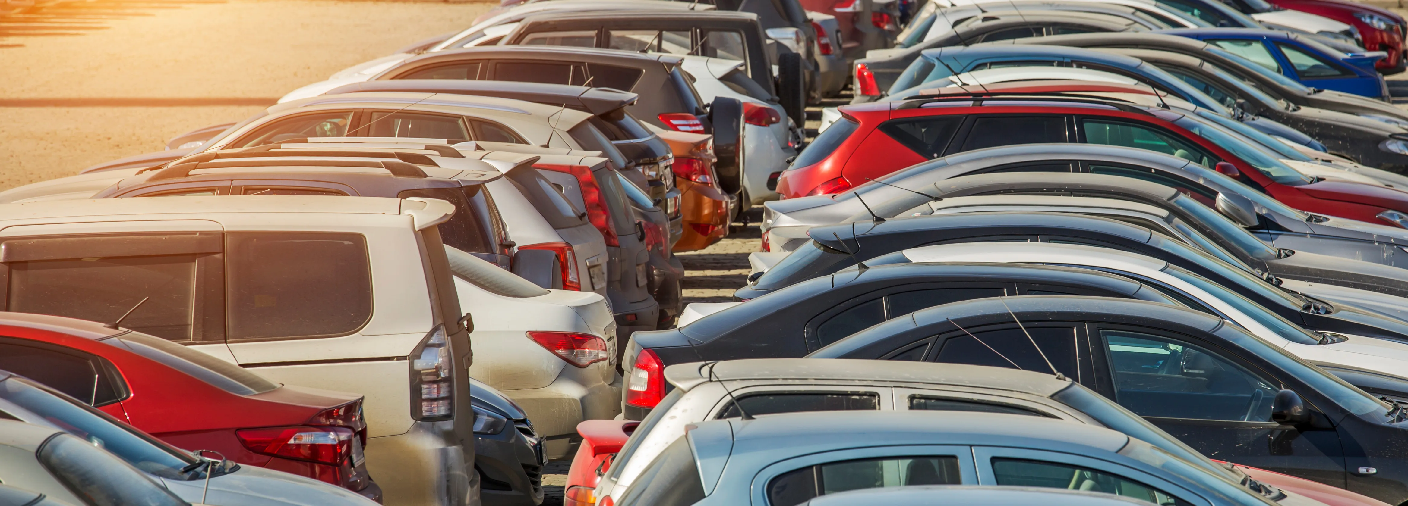 A parking lot filled with cars