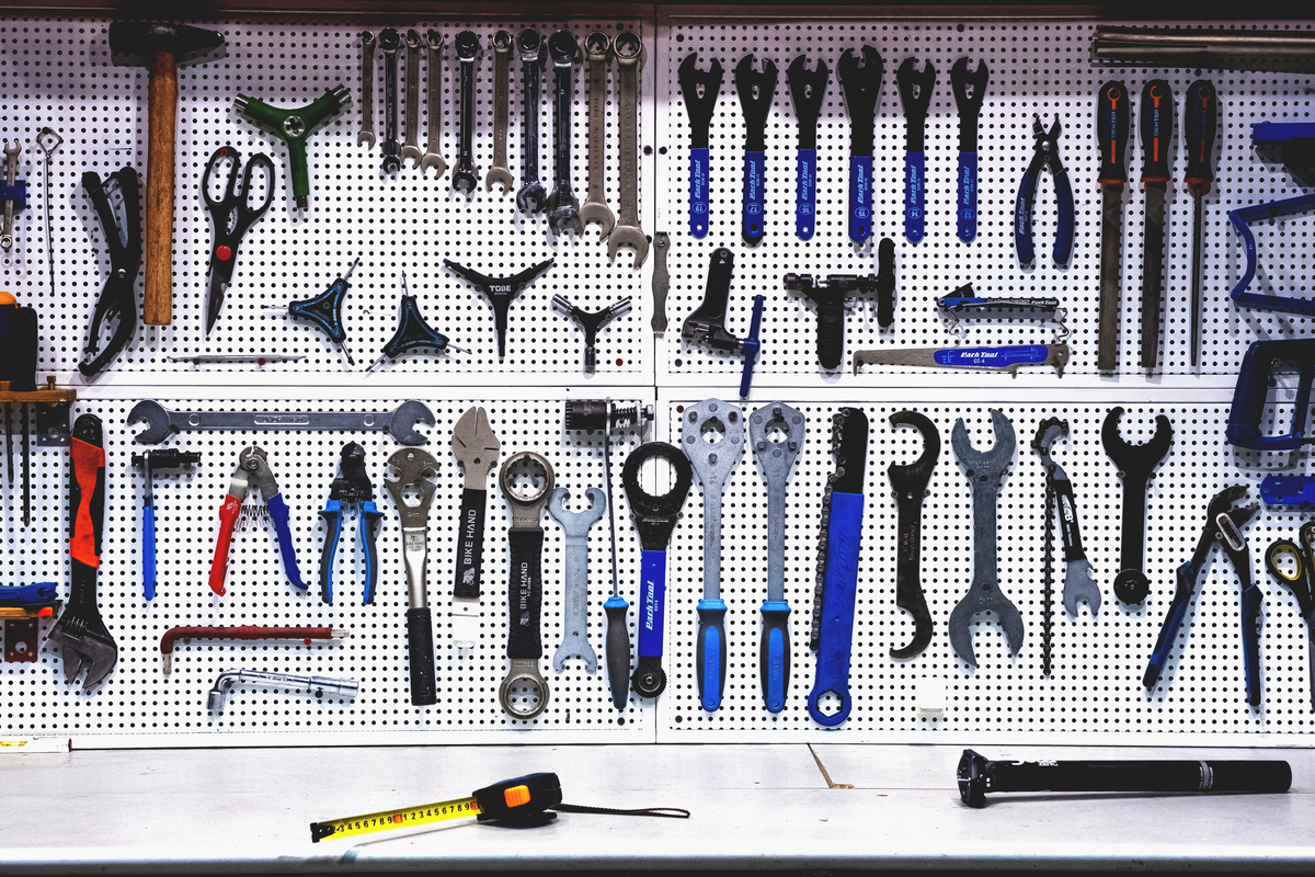 bicycle repair shop, bicycle serving, bicycle repair, bicycle maintenance, the necessary tools to maintain your bike