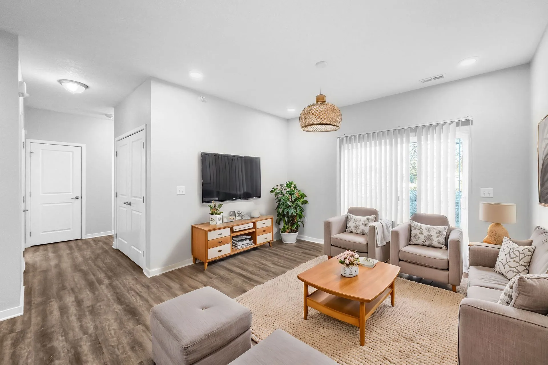 staging - open floor plan