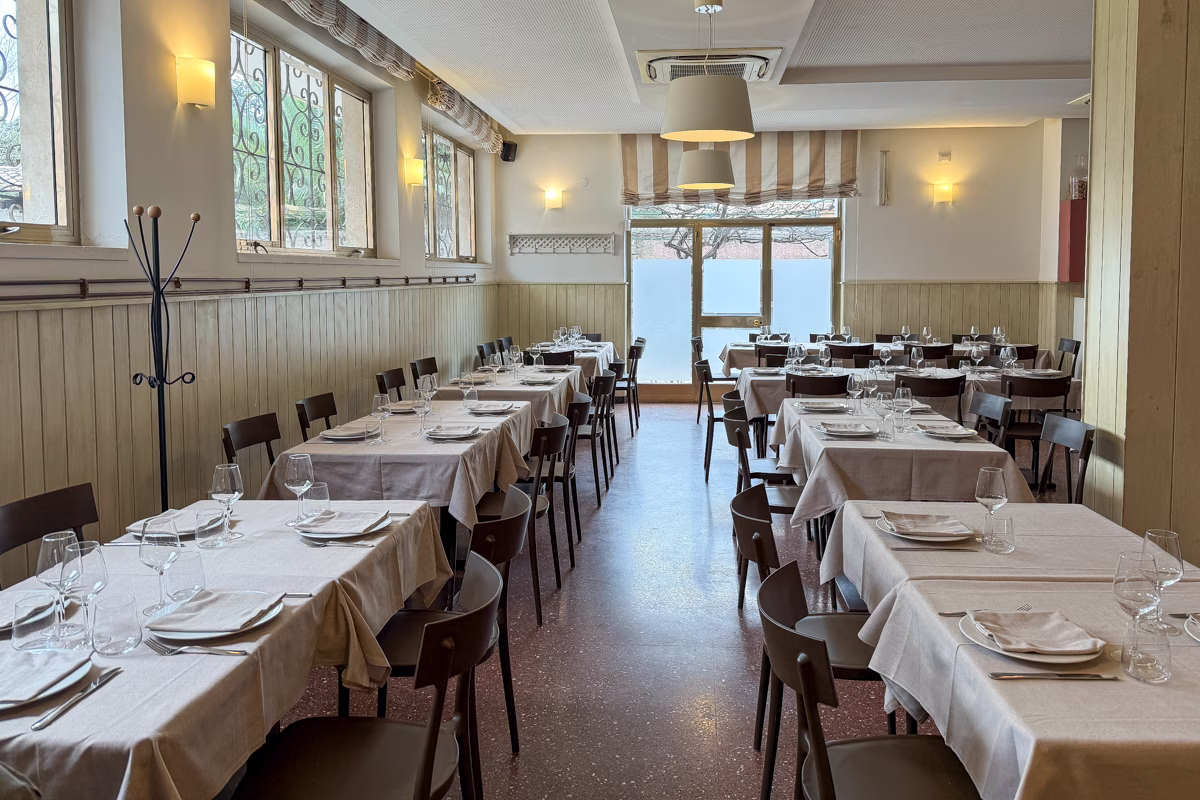 Indoor dining room at Cesare al Casaletto in Rome, Italy