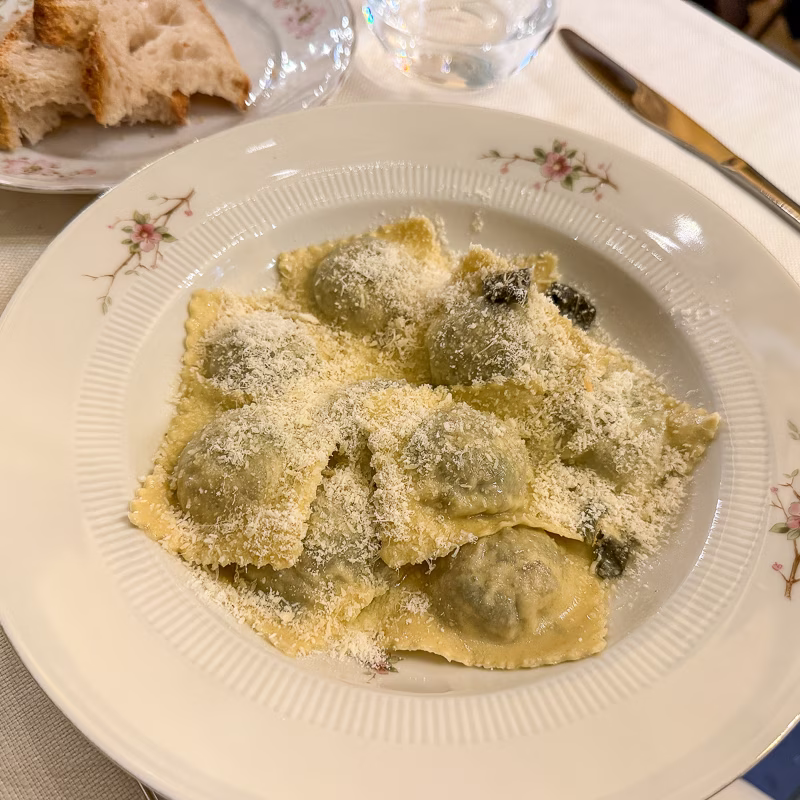 A bowl of Agnolotti pasta.
