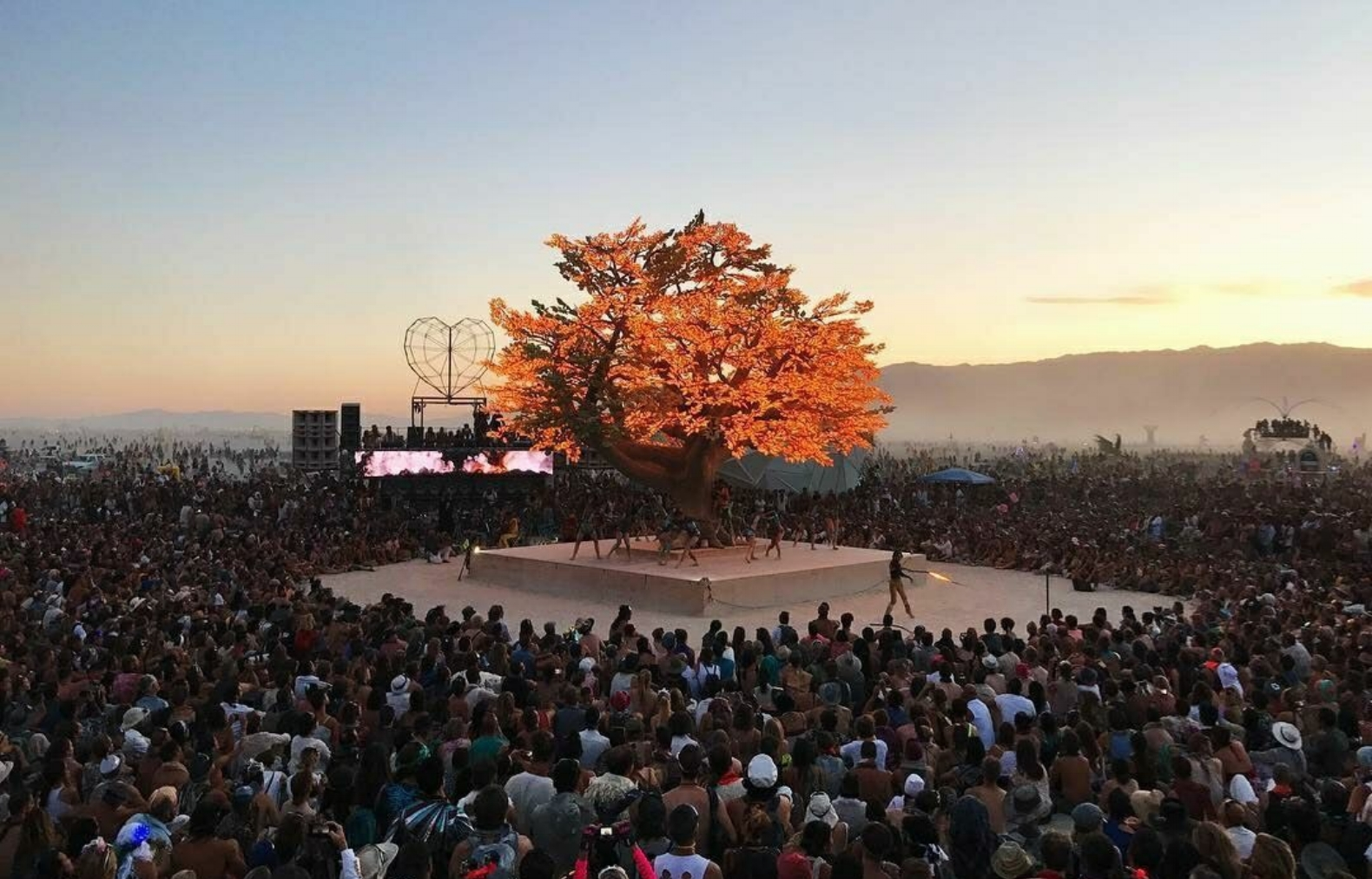 Tree of Ténéré light sculpture at Burning Man festival