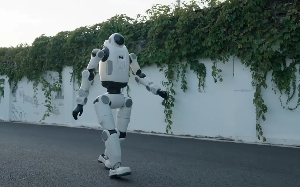 Dobot Lumo Robot Walking Autonomously