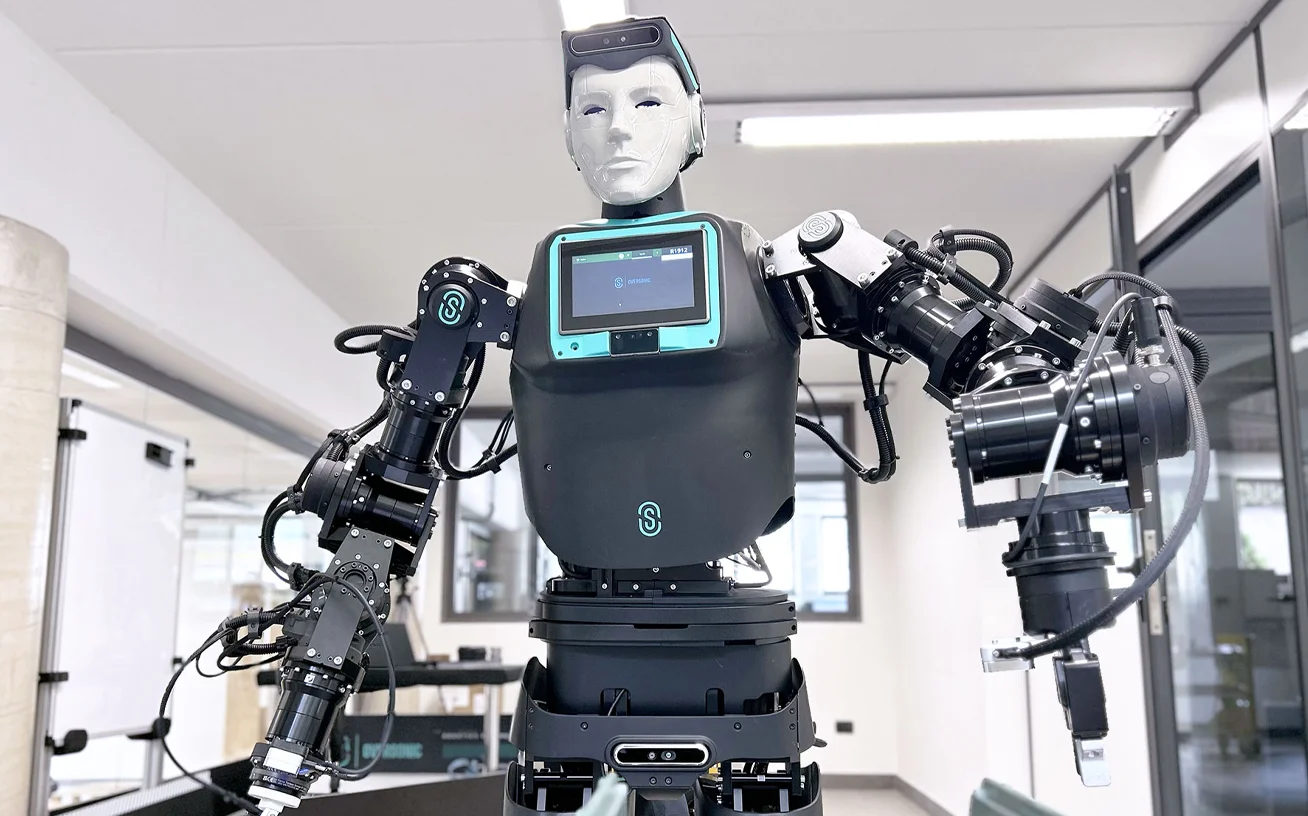 Oversonic Humanoid Robot Working