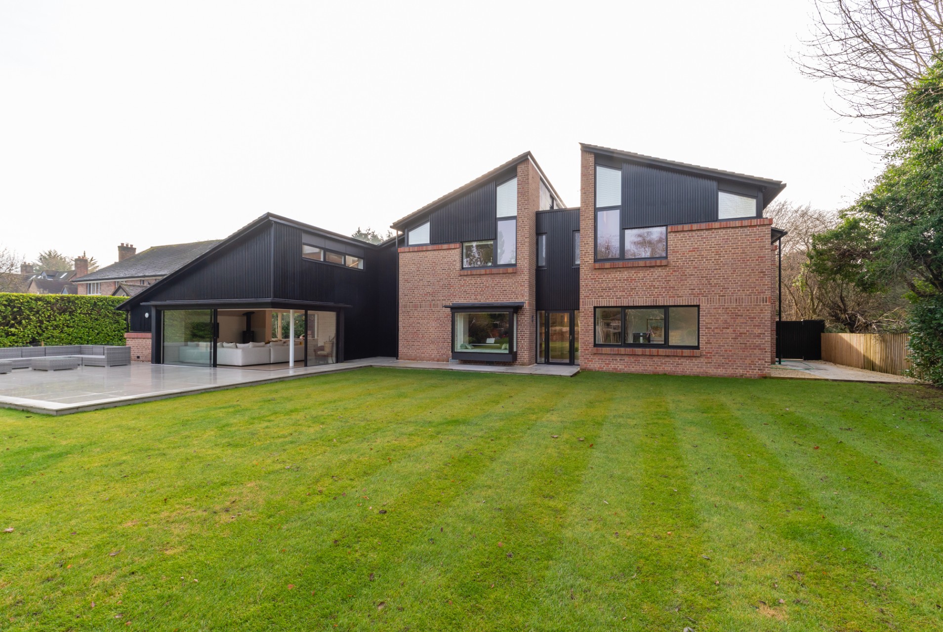 [team] image of teamwork in the studio